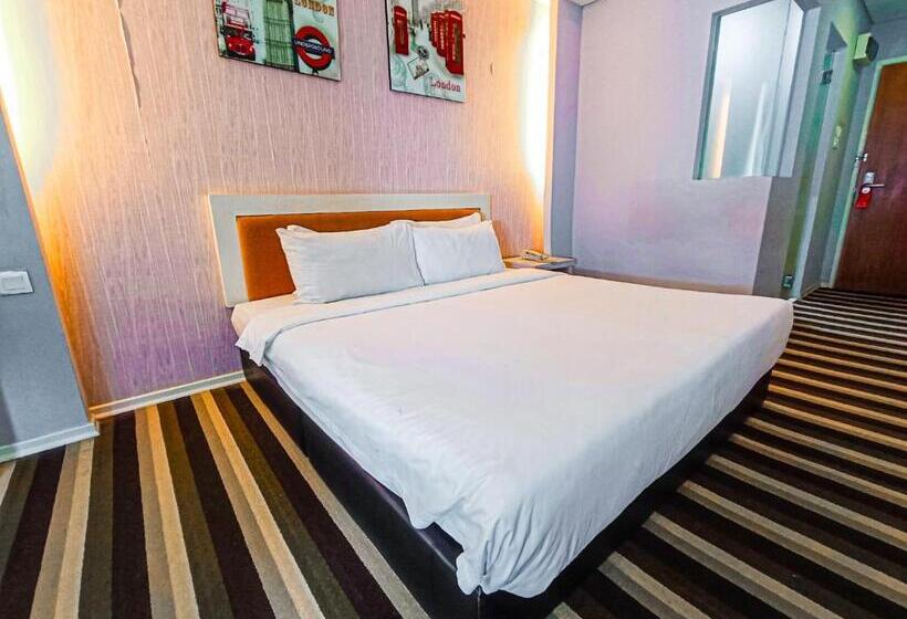 غرفة ديلوكس سرير كينج, First Residence Hotel By Rvh