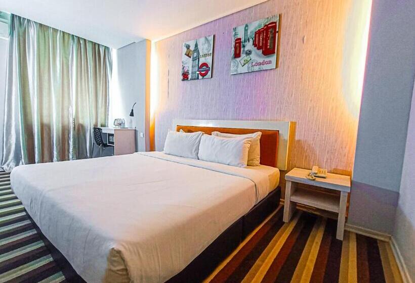 اتاق لوکس با تخت بزرگ, First Residence Hotel By Rvh