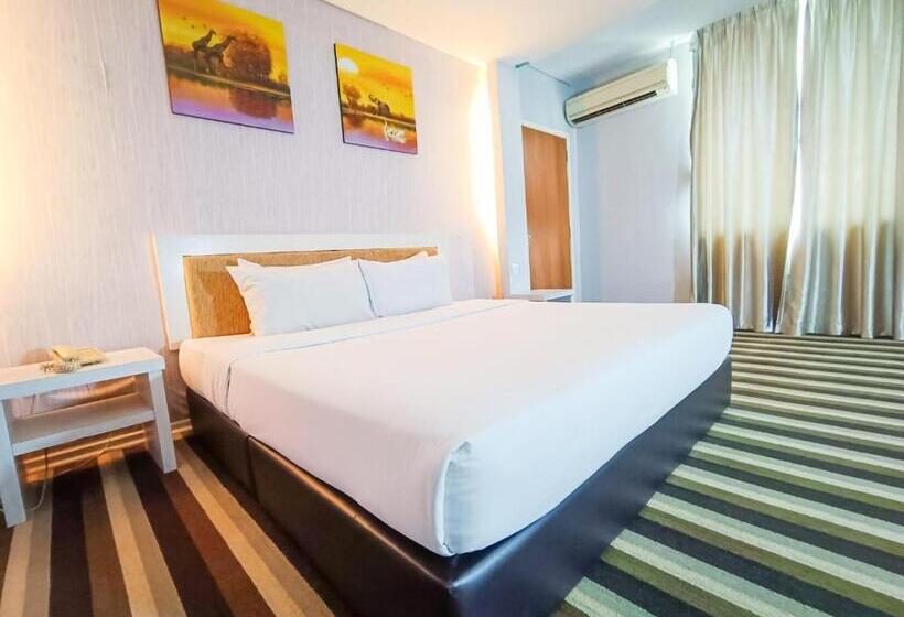 اتاق لوکس با تخت بزرگ, First Residence Hotel By Rvh