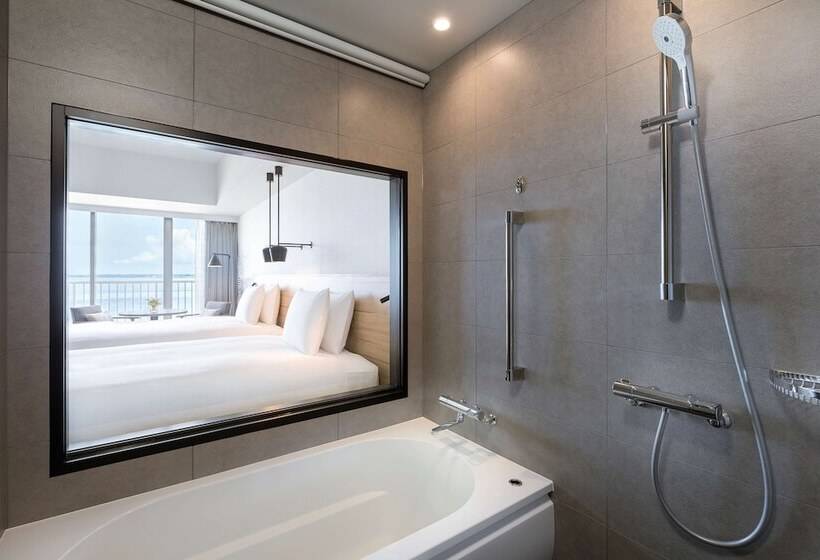 اتاق اجرایی با چشم‌انداز دریا, Hilton Okinawa Sesoko Resort