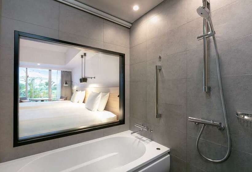اتاق لوکس با تخت بزرگ, Hilton Okinawa Sesoko Resort