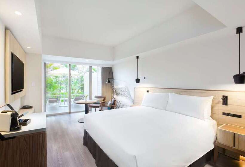 اتاق لوکس با تخت بزرگ, Hilton Okinawa Sesoko Resort