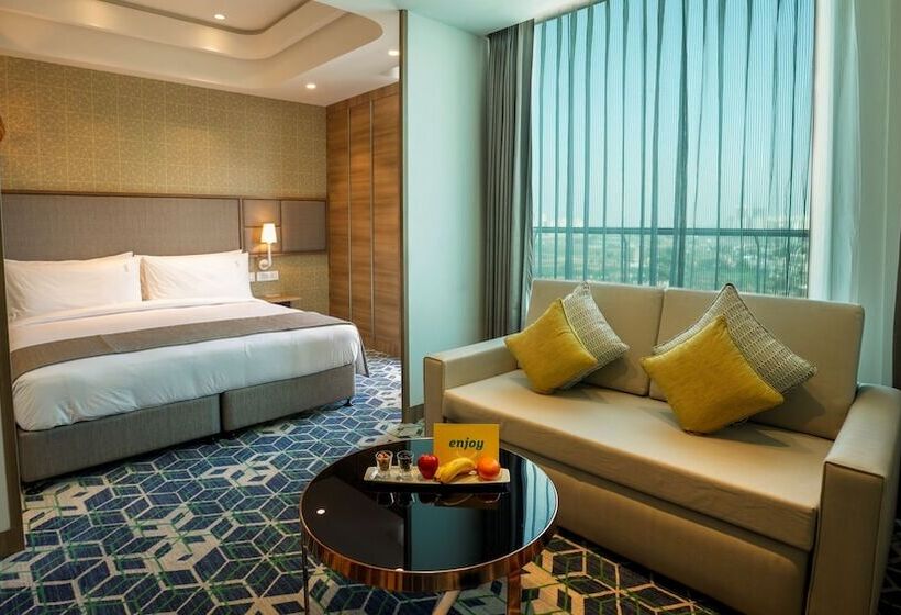 带阳台套房, Holiday Inn Gurugram Sector 90, An Ihg