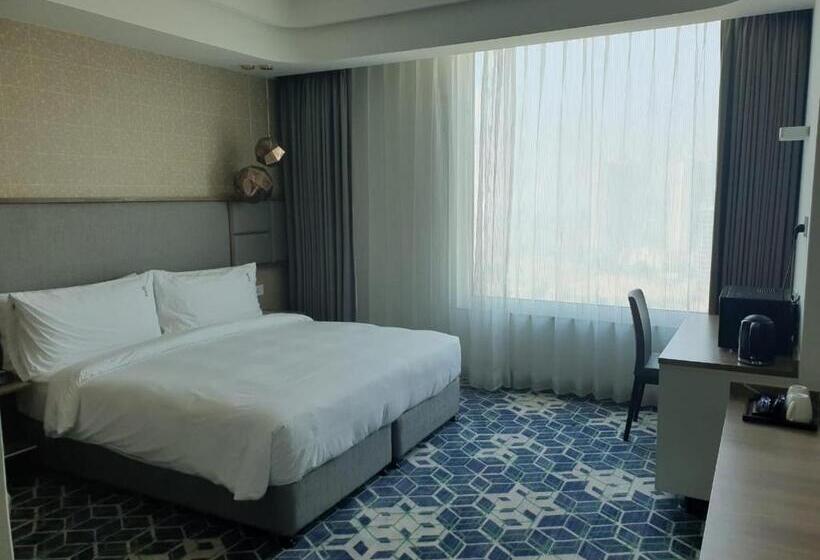 适合残疾人士使用的带超级大床的标准间, Holiday Inn Gurugram Sector 90, An Ihg