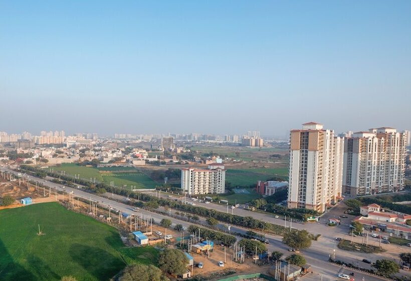 带城市景观及双人床的标准房间, Holiday Inn Gurugram Sector 90, An Ihg