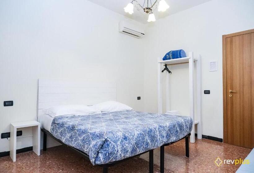 اتاق استاندارد سه تخته با سرویس بهداشتی مشترک, Lia Rooms 3