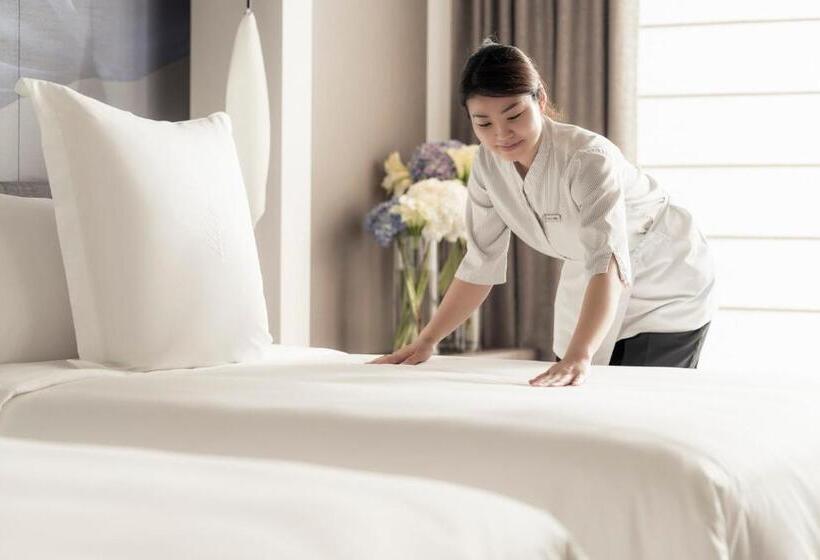 Номер Deluxe Вид на Сад, Four Seasons Hotel Tokyo At Otemachi