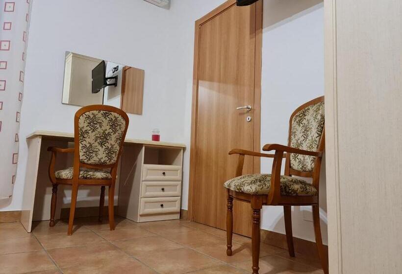 Четырехместный Номер Стандарт Вид на Сад, Casale Rurale