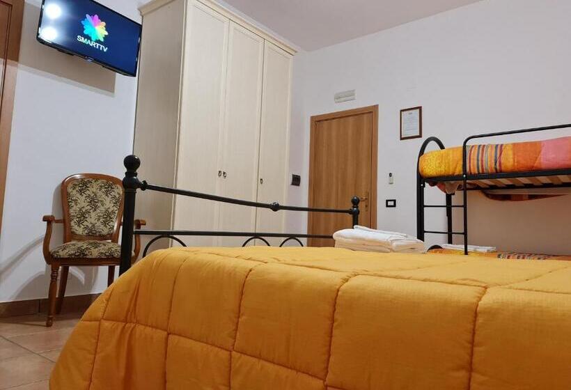 Четырехместный Номер Стандарт Вид на Сад, Casale Rurale