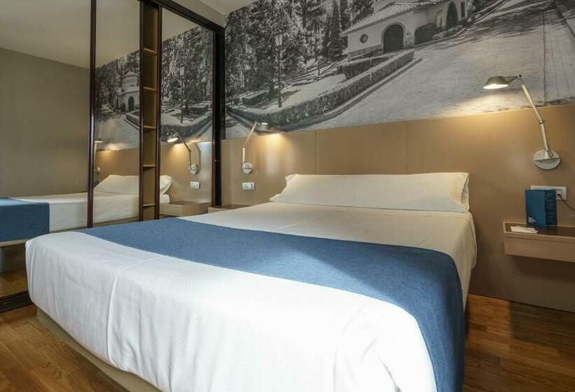 スタンダードスタジオ, Aparthotel Campus