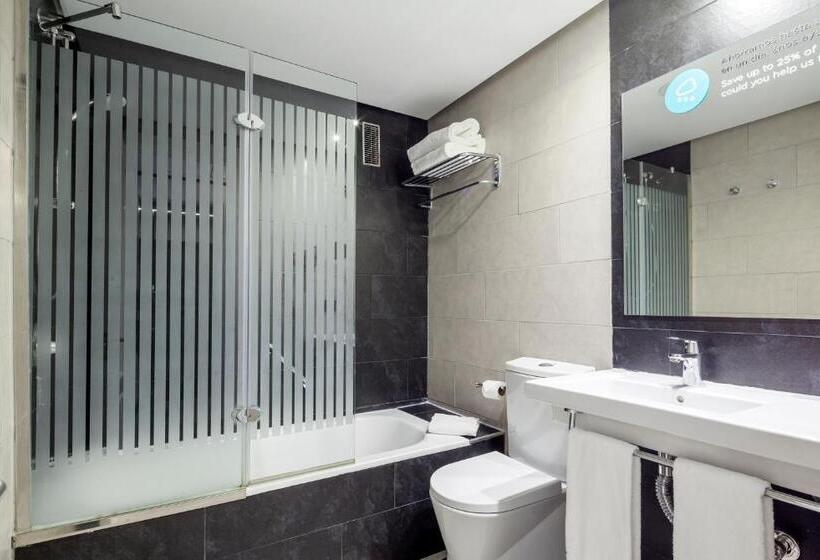 Номер Стандарт Трехместный, Ilunion Suites Madrid