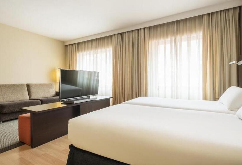 Номер Стандарт Трехместный, Ilunion Suites Madrid