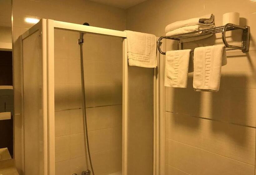 Habitación Triple Estándar, Los Galanes