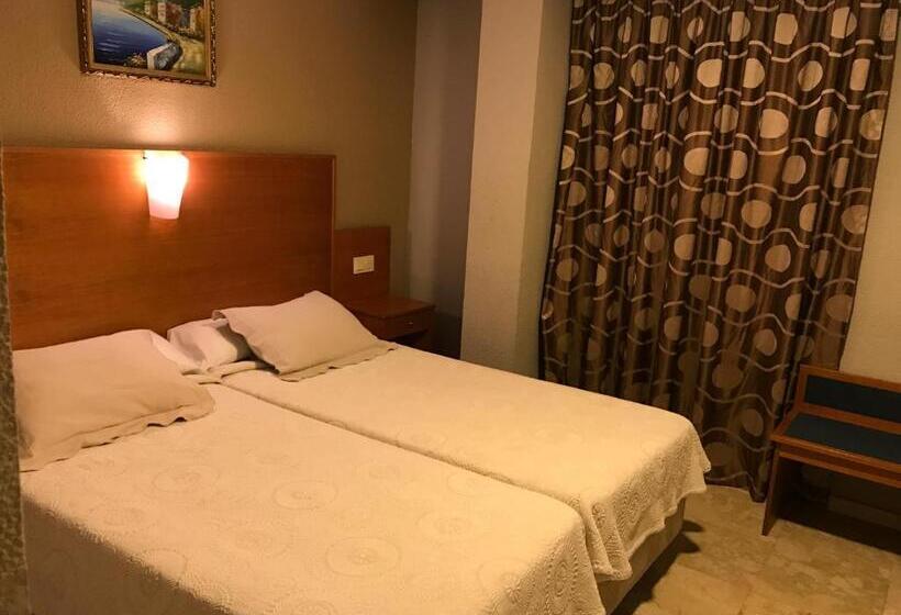 Habitación Triple Estándar, Los Galanes