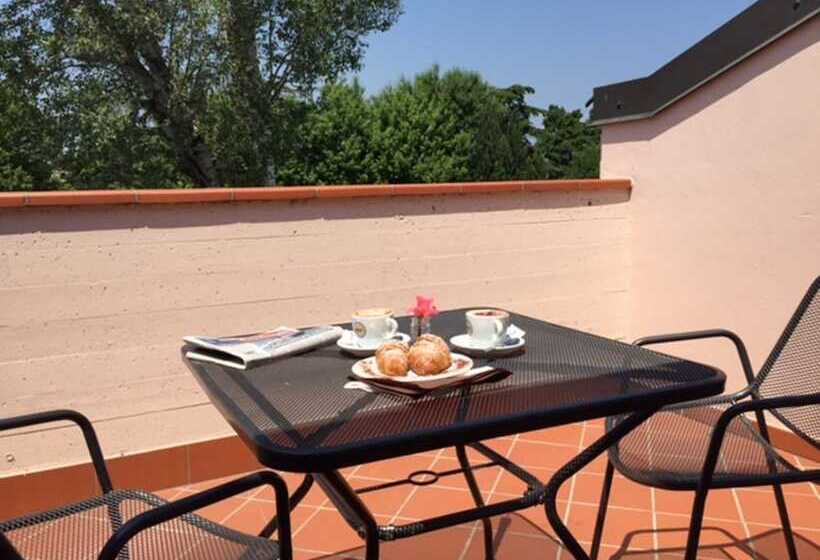Семейный Номер, Yachting Hotel Mistral