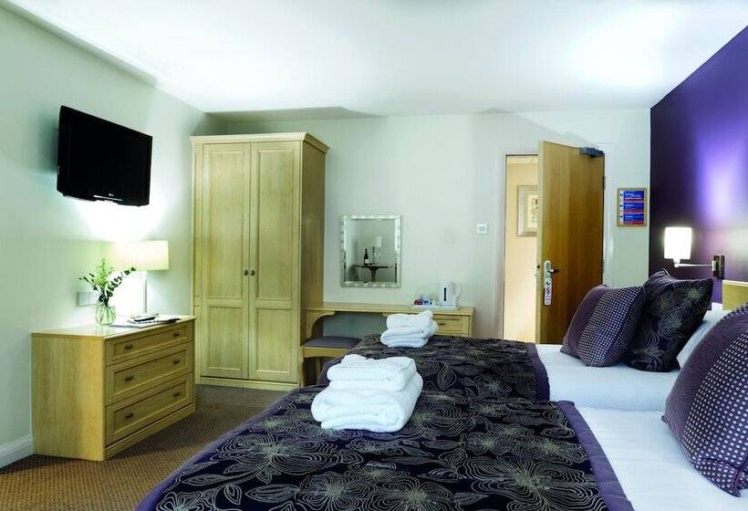 Номер Superior, Burntwood Court