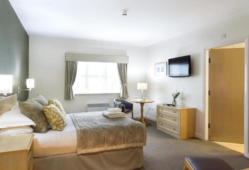 Номер Стандарт, Burntwood Court