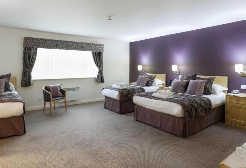 Семейный Номер, Burntwood Court