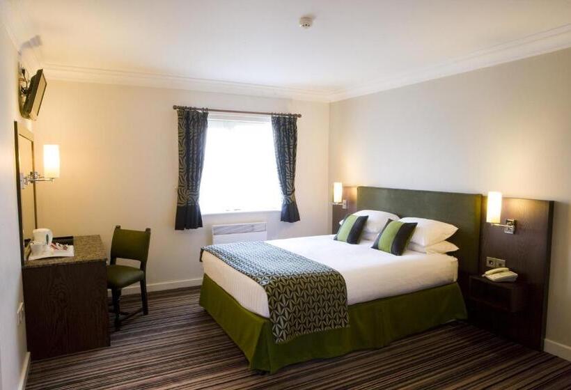 Номер Superior, Burntwood Court