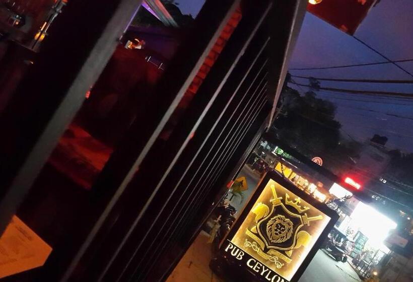اتاق استاندارد سه تخته با بالکن, Pub Ceylon Hostel