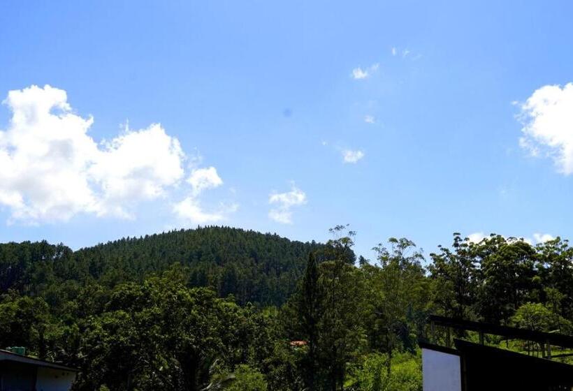 اتاق استاندارد سه نفره, Pub Ceylon Hostel