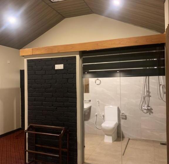 اتاق لوکس سه تخته, Pub Ceylon Hostel