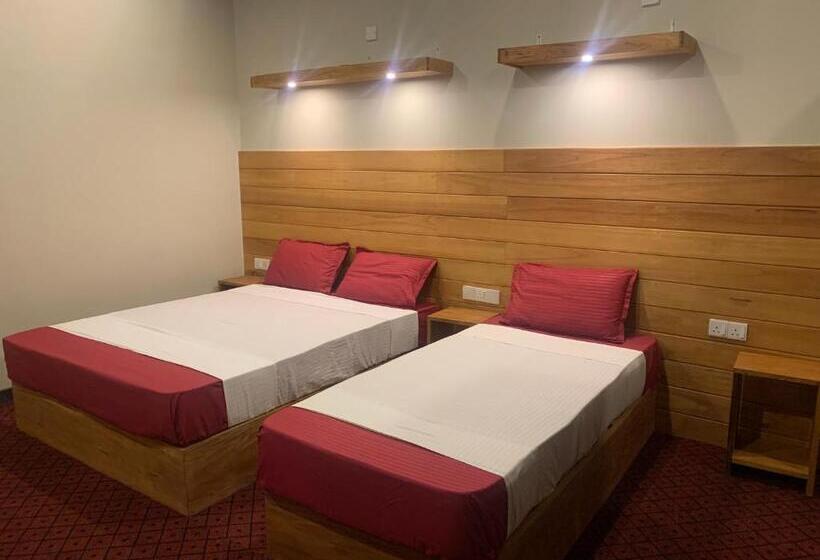 اتاق لوکس سه تخته, Pub Ceylon Hostel