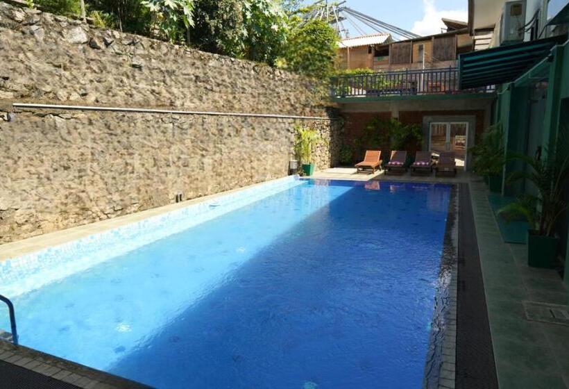 تختخواب در اتاق مشترک, Pub Ceylon Hostel
