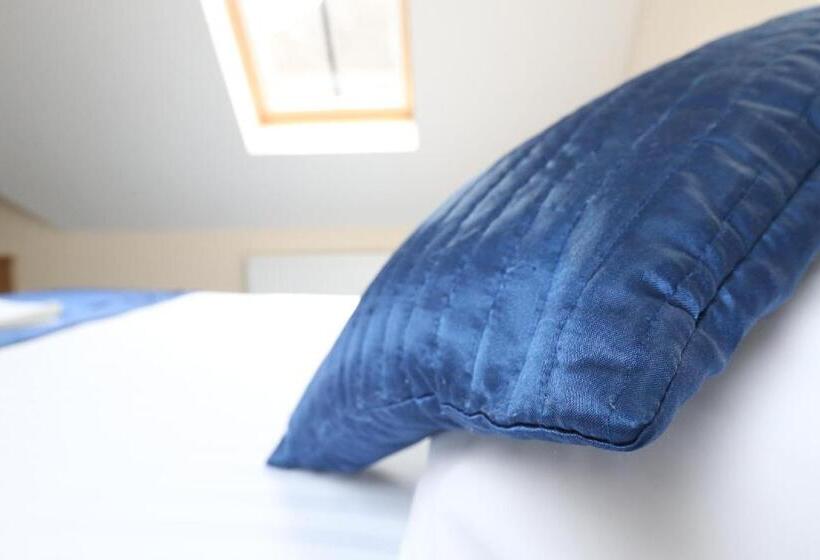 Номер Deluxe, Corner House Hotel Gatwick With Bookable Holiday Parking