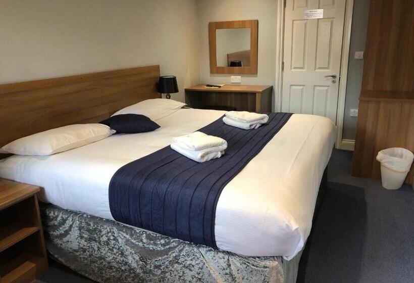 Номер Deluxe, Corner House Hotel Gatwick With Bookable Holiday Parking