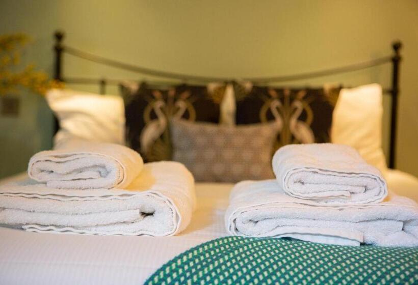 Полулюкс Вид на Сад, Haweswater Hotel
