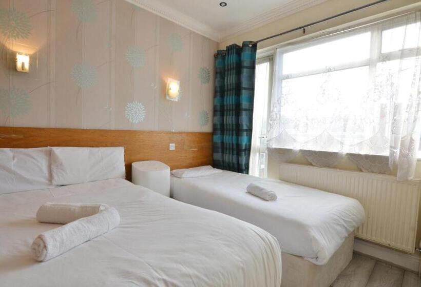 Трехместный Номер Базовый, Anchor Guest House