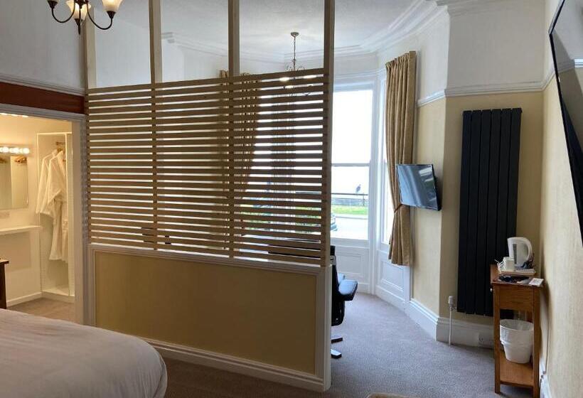 סוויטת דלוקס נוף לים, The Shelbourne   Exclusivley For Adults