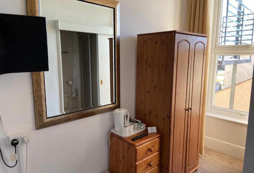 חדר אקונומי, The Shelbourne   Exclusivley For Adults