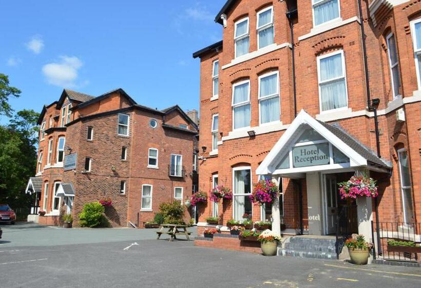 Номер Стандарт Трехместный, The Westlynne Hotel & Apartments