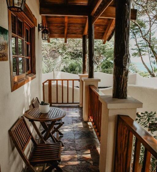 Номер Deluxe Вид на Море, Sansara Surf Yoga & Resort