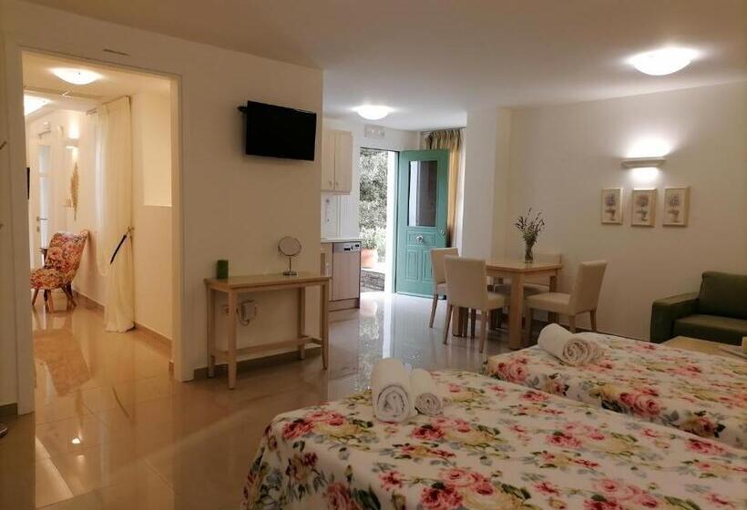 Люкс Deluxe Кровать Кинг, Armonia Resort
