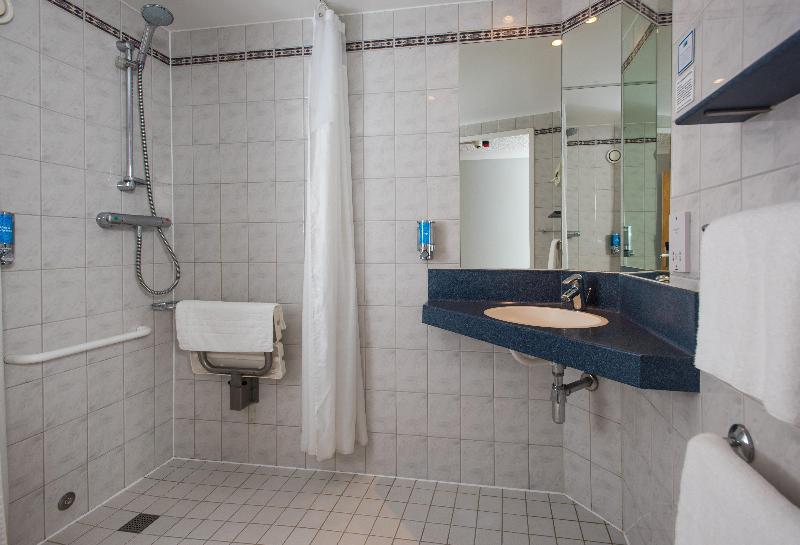 Номер Стандарт Адаптированный для Инвалидов, Holiday Inn Express Stoke On Trent, An Ihg