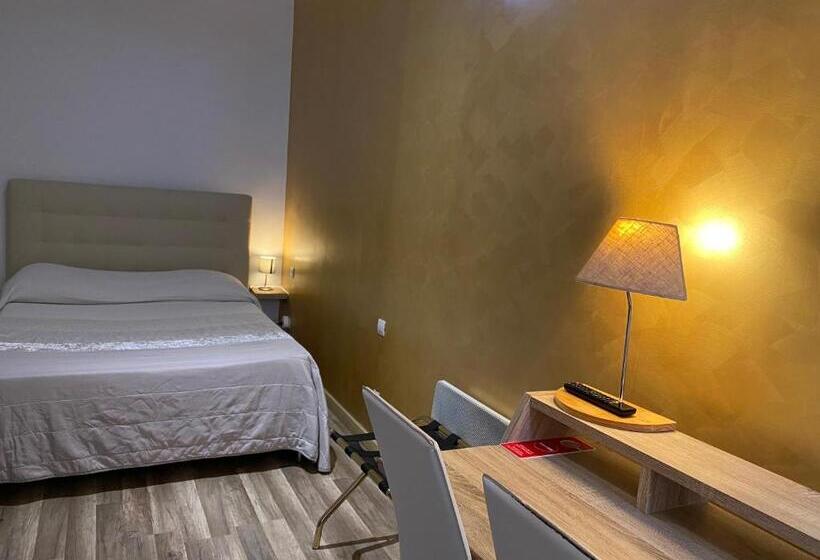 Номер Стандарт, Kyriad Direct Beziers Centre