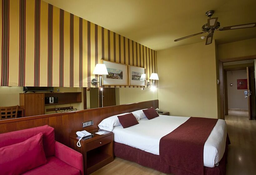 Номер Стандарт Трехместный, Ilunion Les Corts Spa