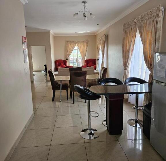 Апартаменты 2 Спальни, Booth Suite Hotel Mafikeng