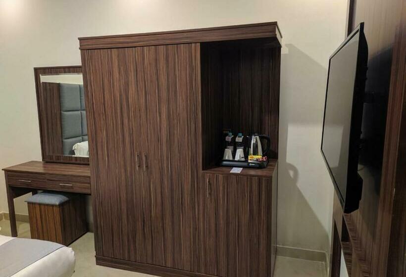 اتاق اکونومی, La Perla