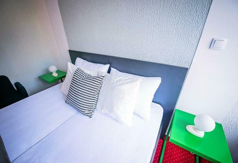 اتاق استاندارد, Pb Urban Garden Stay With Secured Parking