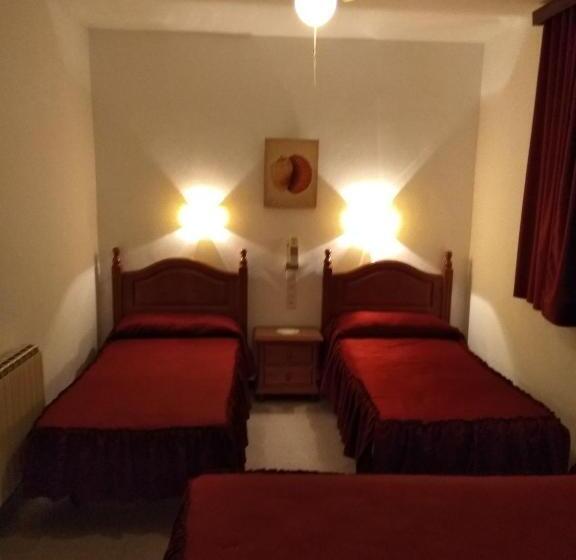Номер Стандарт Трехместный, Hostal San Francisco