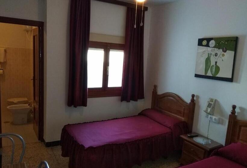 Номер Стандарт Трехместный, Hostal San Francisco