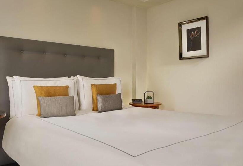 Номер Executive, Park Plaza Victoria London