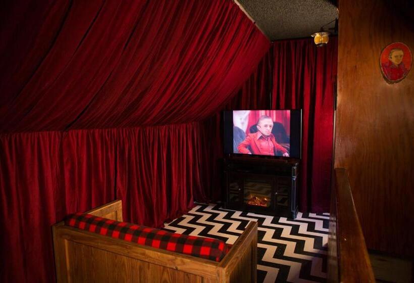 Апартаменты 3 Спальни, Hicksville Pines Chalets & Motel