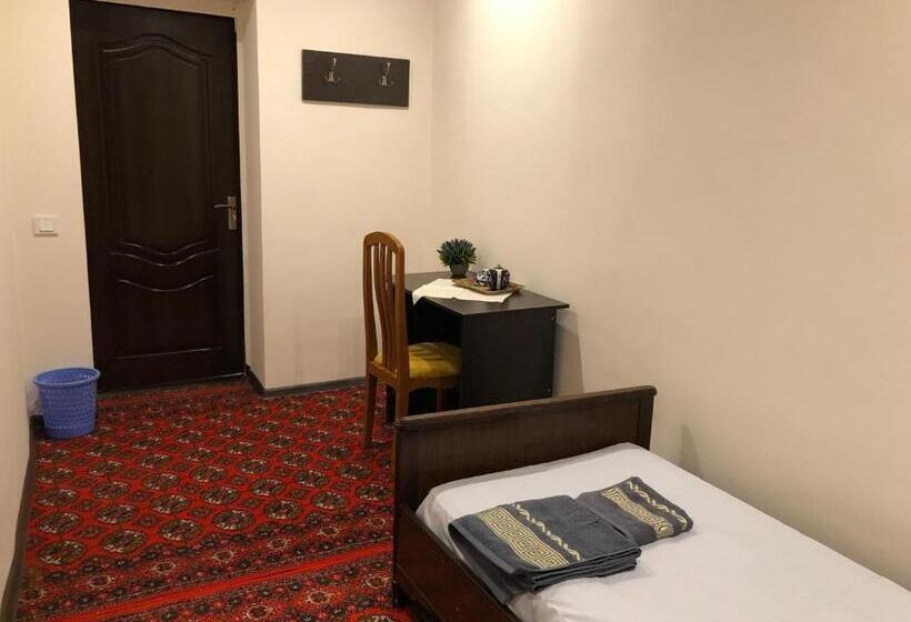 اتاق اکونومی یک تخته, Koonjak