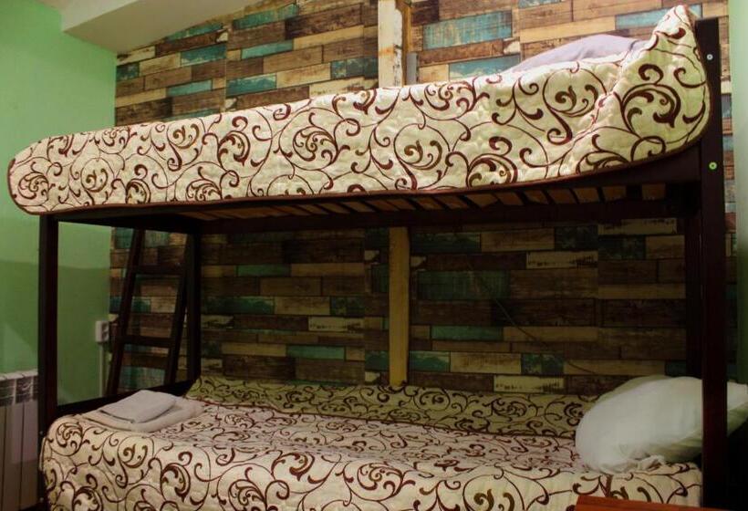 חדר בסיסי, Motel Pid Strihoyu