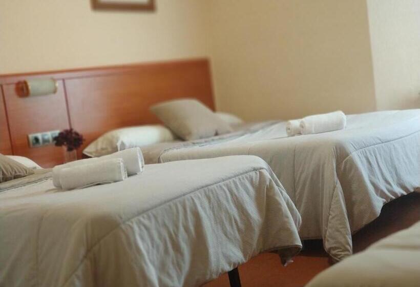 标准三人间, Hostal Restaurante Iruñako